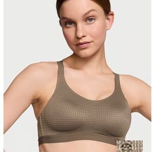 VSX Lightweight Mesh Sports bra size 36dd NWT